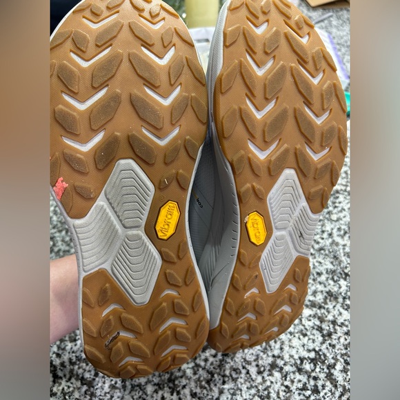 Women’s 9.5 Hokas (Worn 3x!) - Picture 4 of 6